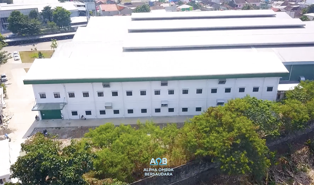 Pemasangan atap oleh kontraktor Semarang