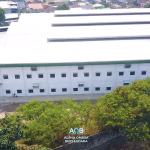Pemasangan atap oleh kontraktor Semarang